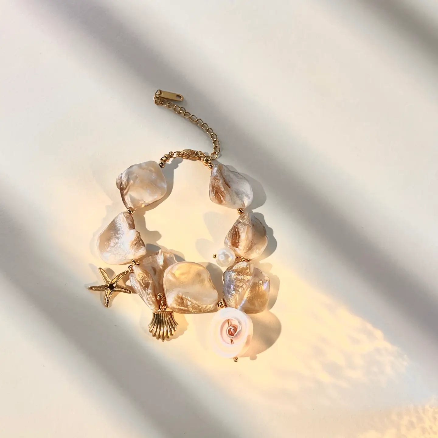 Set collana e bracciale in madreperla conchiglia.